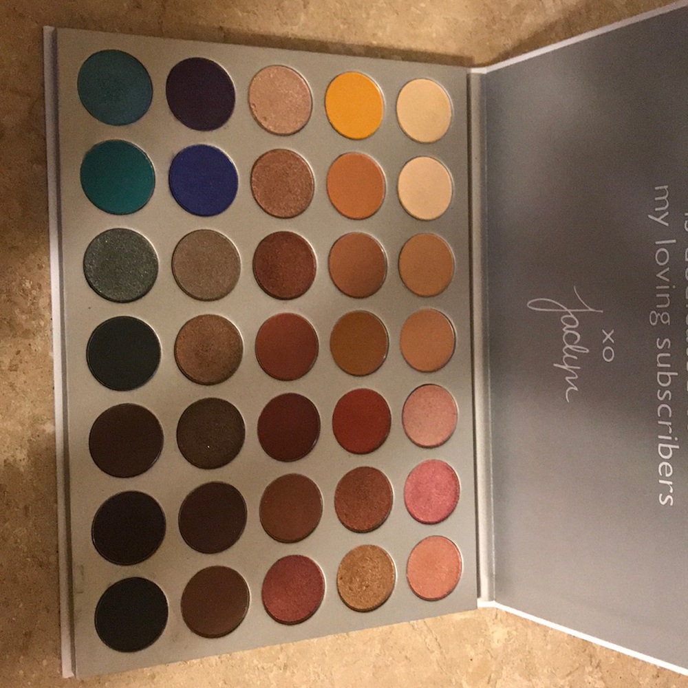 Jaclyn Hill palette